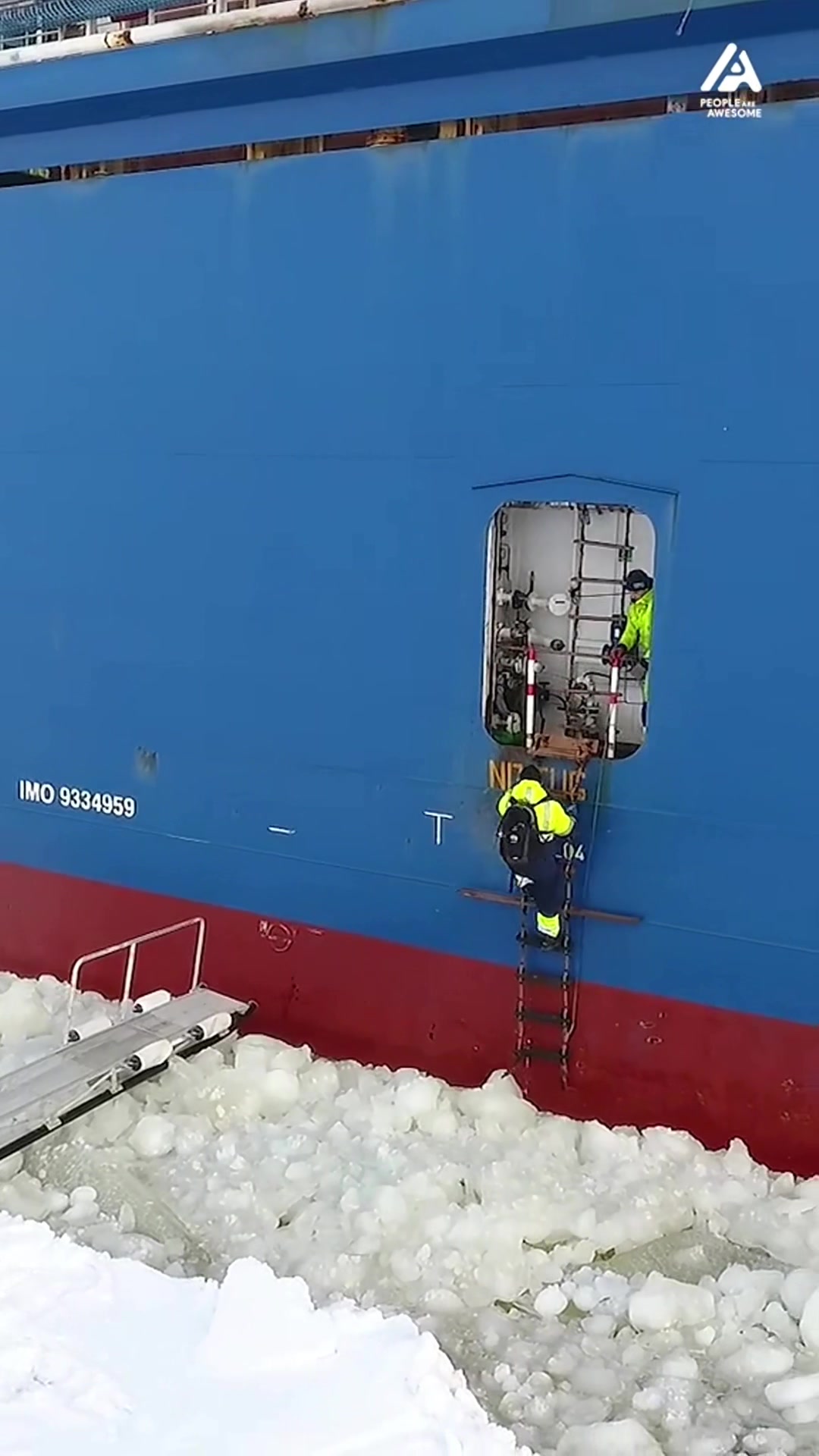 Omg 😳 #fear #storm #northsea #dangerous #job #USA #icebreaker 